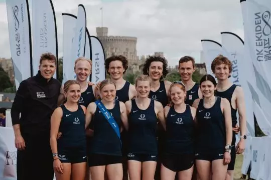 Winning Ekiden team in front of Windsor castle